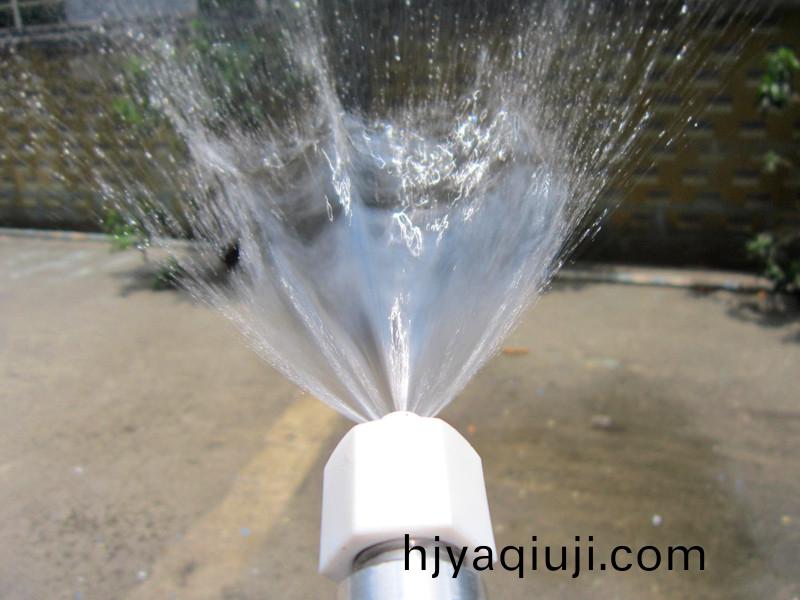 得人精工定製工業噴嘴，噴痳(lin)均勻(yun)，槼格齊全(quan)，角度可調，定製加工