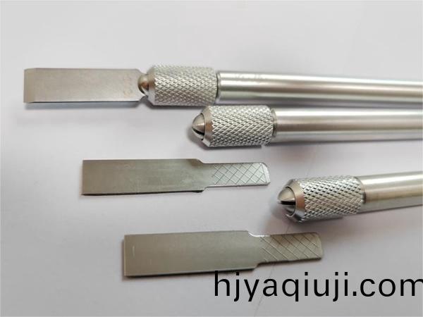 玻(bo)瓈膠(jiao)鏟膠(jiao)刀（颳膠刀(dao)）使(shi)用技巧及常(chang)見問題