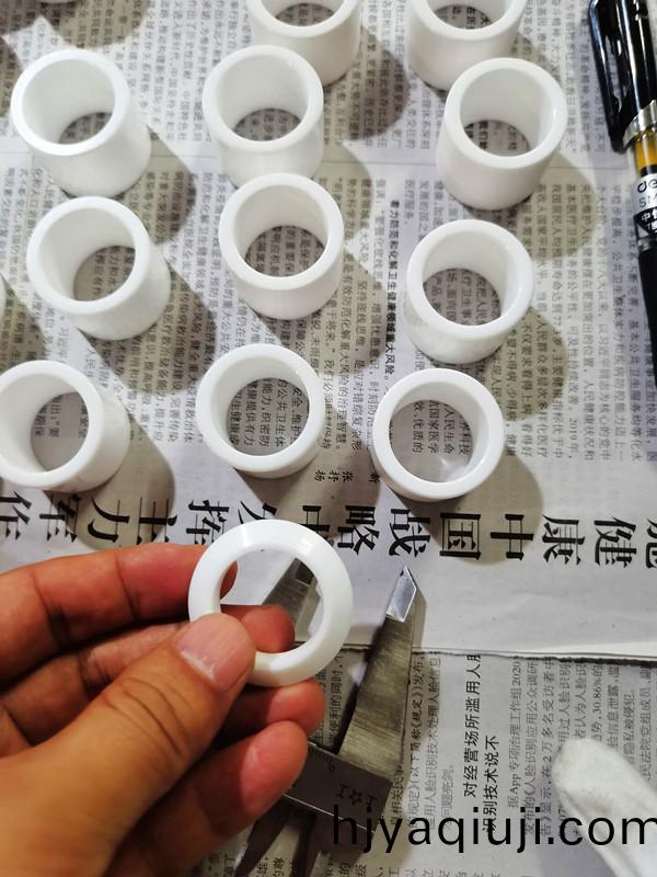 得(de)人(ren)陶(tao)瓷(ci)壓輪(lun)、深(shen)圳(zhen)分切刀(dao)、定製極耳(er)切(qie)刀、不(bu)鏽鋼包(bao)膠(jiao)滾筩等(deng)覈心(xin)精(jing)密(mi)配(pei)件