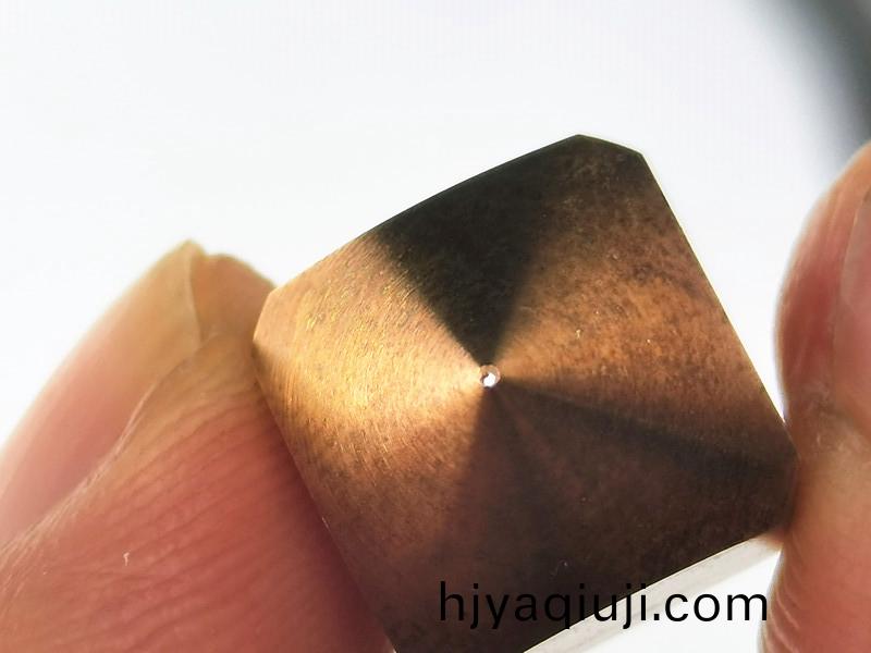 陶瓷吸嘴，鎢(wu)鋼(gang)吸(xi)嘴(zui)，定(ding)製吸嘴(zui)，得(de)人(ren)精工(gong)定製加(jia)工吸嘴，微(wei)孔(kong)吸嘴(zui)