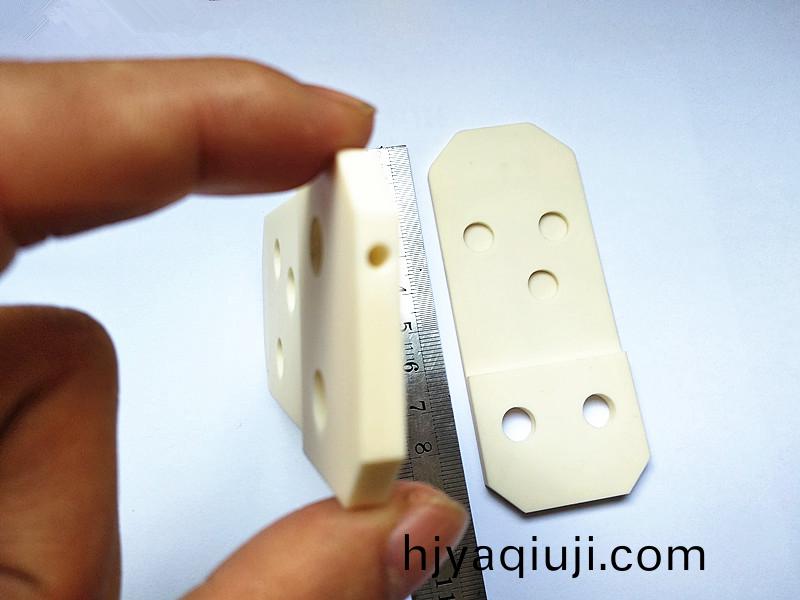 陶瓷(ci)吸(xi)嘴，鎢(wu)鋼吸嘴(zui)，定(ding)製吸(xi)嘴(zui)，得(de)人(ren)精(jing)工定(ding)製加(jia)工(gong)吸(xi)嘴，微(wei)孔吸嘴