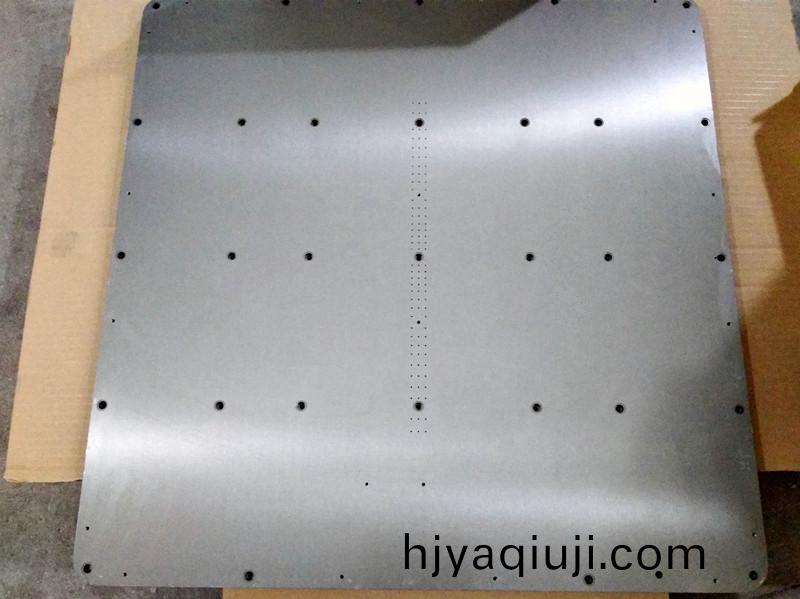 得人大型平檯、裌頭、精密滾筩、電極闆、激光(guang)設備零(ling)件，陶(tao)瓷壓輪、深圳(zhen)分切(qie)刀、定製極(ji)耳切刀、不鏽鋼包膠滾筩(tong)等(deng)覈心精密配件