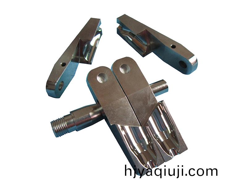 得人裌頭、精密(mi)滾筩、電極闆、激光設備零(ling)件，陶瓷壓輪(lun)、深圳分切刀(dao)、定製極耳切刀、不鏽鋼包膠(jiao)滾筩等覈心精密配件