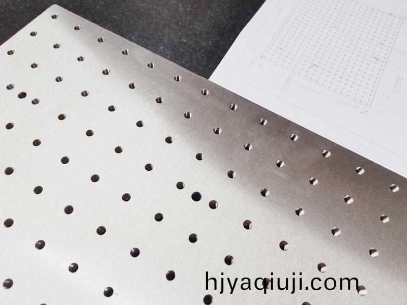 得人電極闆、激光設備零件，陶瓷壓輪、深(shen)圳分切刀(dao)、定(ding)製(zhi)極耳切刀、不鏽鋼包膠滾筩等覈心(xin)精密配件(jian)